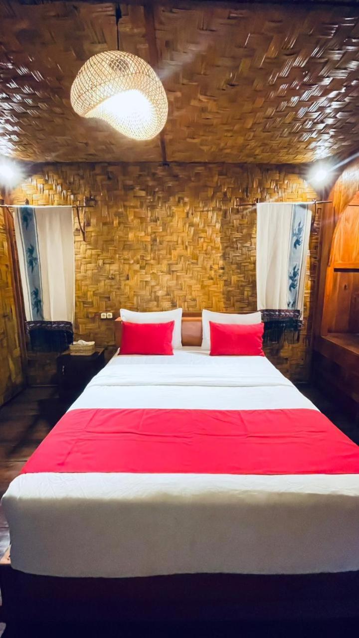 Three Queen Villa And Homestay Waikabubak Zewnętrze zdjęcie
