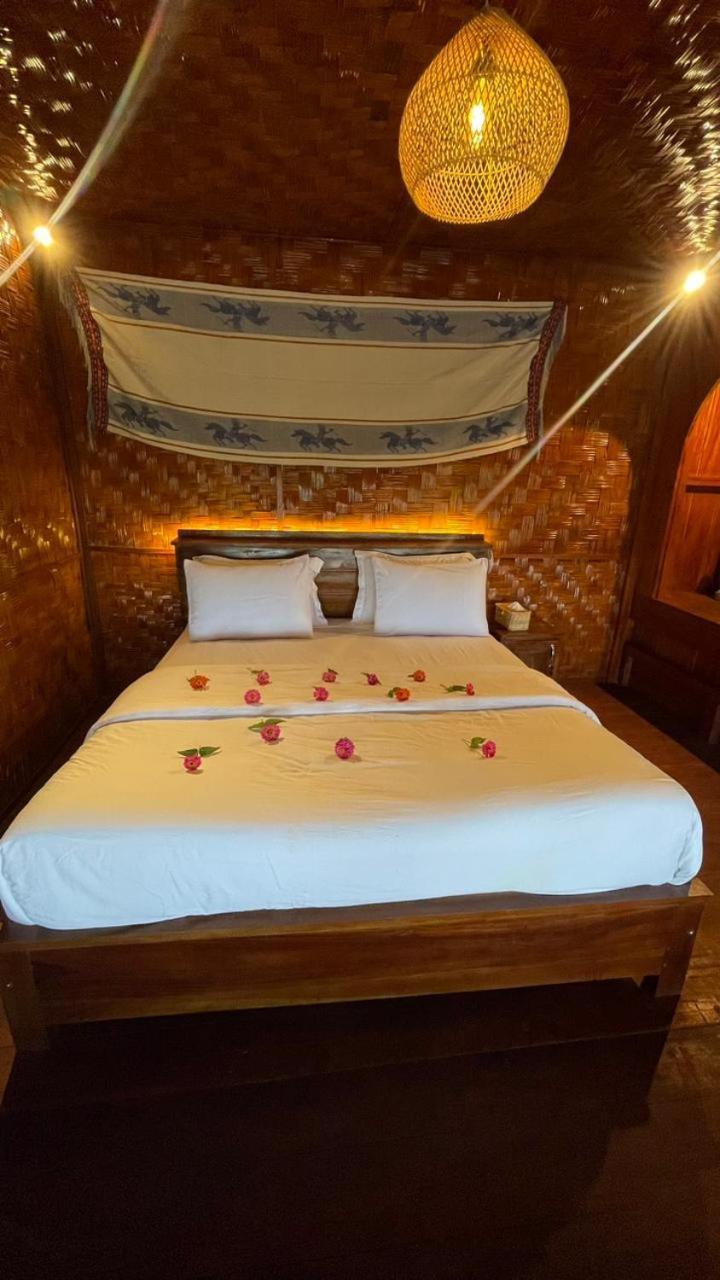 Three Queen Villa And Homestay Waikabubak Zewnętrze zdjęcie