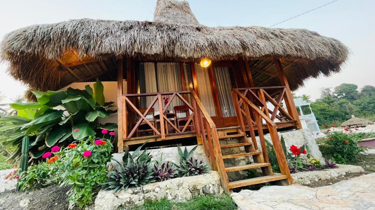 Three Queen Villa And Homestay Waikabubak Zewnętrze zdjęcie