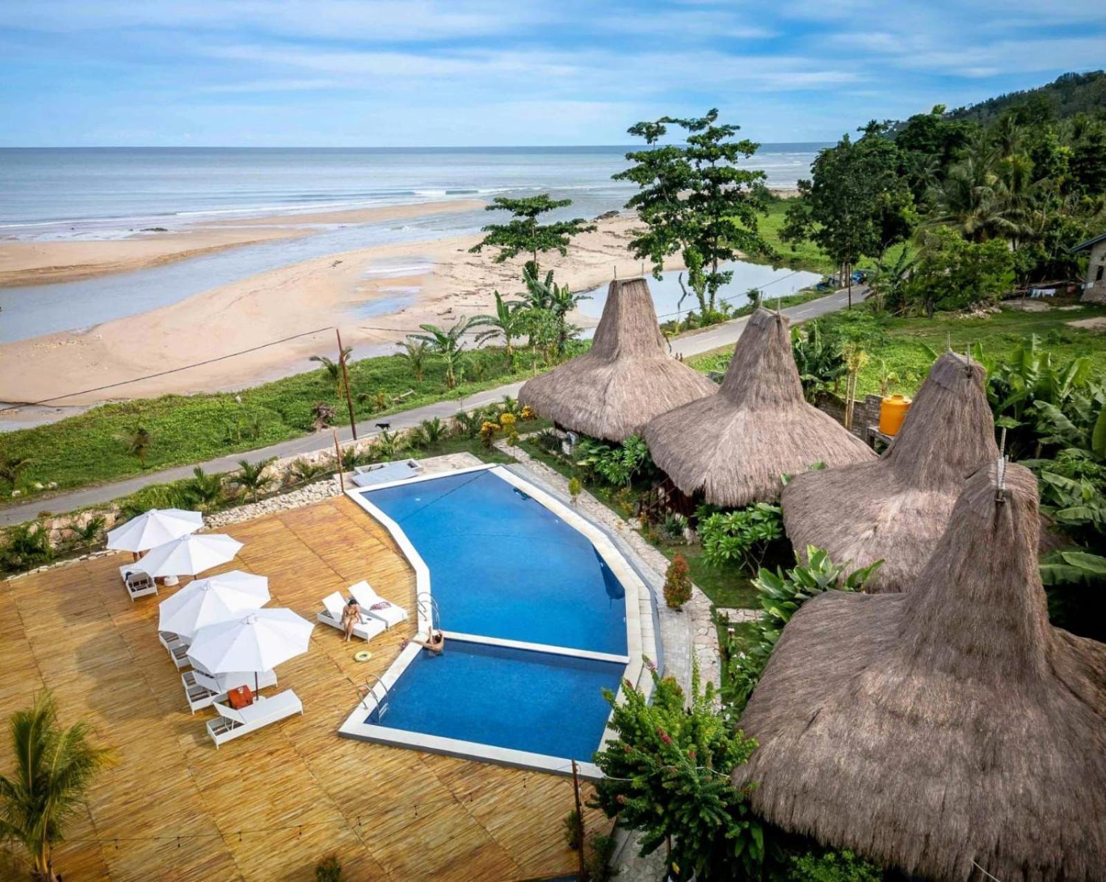 Three Queen Villa And Homestay Waikabubak Zewnętrze zdjęcie